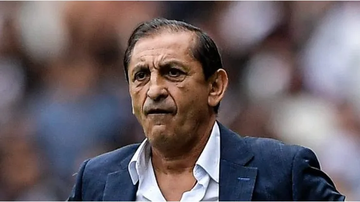 Foto: Thiago Ribeiro/AGIF - Ramon Diaz tecnico do Vasco durante partida contra o Flamengo no estadio Maracana pelo campeonato Brasileiro A 2023.