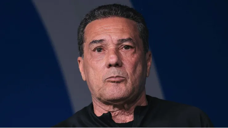 Foto: Ettore Chiereguini/AGIF - Vanderlei Luxemburgo tecnico do Corinthians durante partida contra o Fortaleza no estadio Arena Corinthians pelo campeonato Copa Sul-Americana 2023.