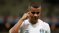 R$ 7 milhões, R$ 150 mil por mês: Alisson volta a pauta do Grêmio - Foto: Kely Pereira/AGIF