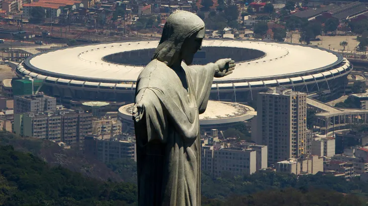 Cristo redentor com o Maracanã de fundo. Foto: Buda Mendes/Getty Images.