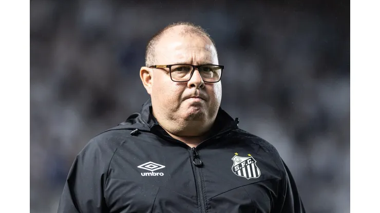 SP - SANTOS - 19/10/2023 - BRASILEIRO A 2023, SANTOS X BRAGANTINO - Marcelo Fernandes tecnico do Santos durante partida contra o Bragantino no estadio Vila Belmiro pelo campeonato Brasileiro A 2023. Foto: Abner Dourado/AGIF