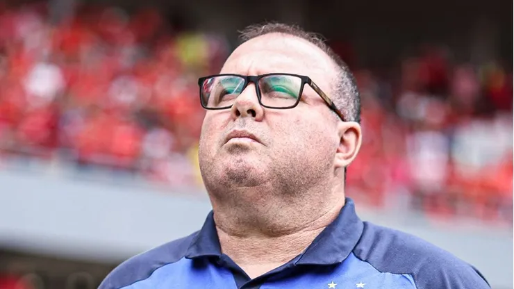 Marcelo Fernandes tecnico do Santos durante partida contra o Internacional no estadio Beira-Rio pelo campeonato Brasileiro A 2023. Foto: Maxi Franzoi/AGIF