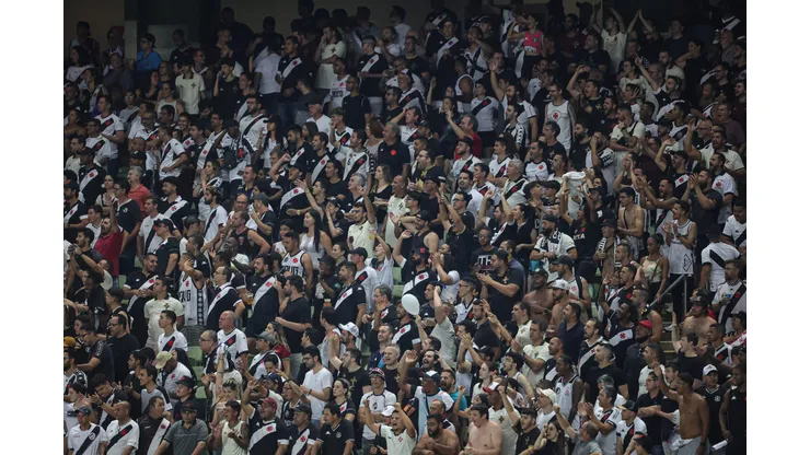 MG - BELO HORIZONTE - 25/09/2023 - BRASILEIRO A 2023, AMERICA-MG X VASCO - Torcida do Vasco durante partida contra America-MG no estadio Independencia pelo campeonato Brasileiro A 2023. Foto: Gilson Lobo/AGIF