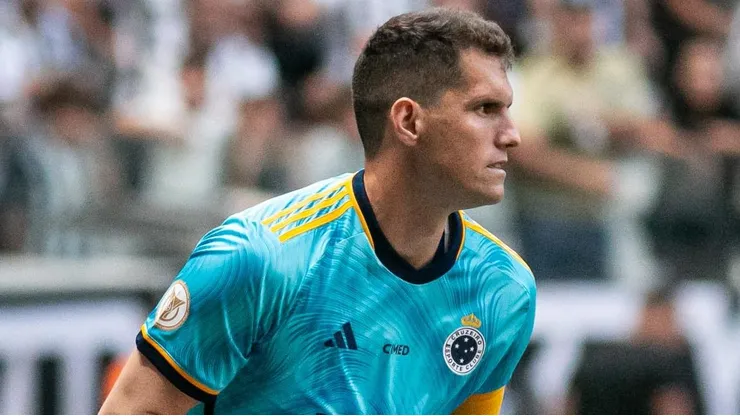 Foto: Fernando Moreno/AGIF - Rafael Cabral jogador do Cruzeiro durante partida contra o Atletico-MG no estadio Arena MRV pelo campeonato Brasileiro A 2023.