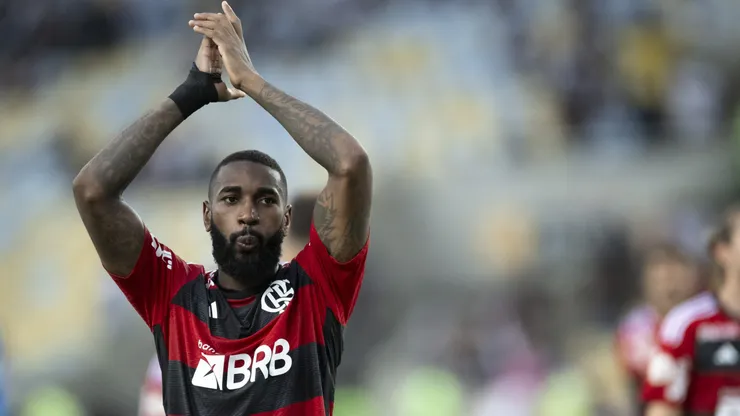 Gérson jogador do Flamengo comemora vitoria apos a partida contra o Vasco no estadio Maracana pelo campeonato Brasileiro A 2023. Foto: Jorge Rodrigues/AGIF