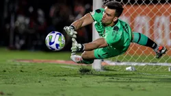 RJ - RIO DE JANEIRO - 07/10/2023 - BRASILEIRO A 2023, VASCO X SAO PAULO - Leo Jardim goleiro do Vasco durante partida contra o Sao Paulo no estadio Sao Januario pelo campeonato Brasileiro A 2023. Foto: Thiago Ribeiro/AGIF