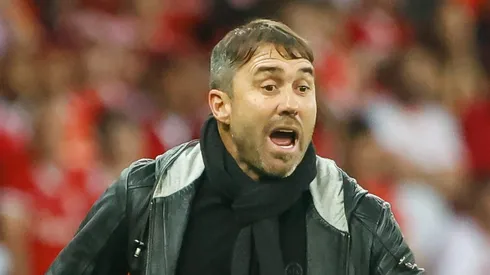 Foto: Luiz Erbes/AGIF - Eduardo Coudet jogador do Internacional durante partida contra o Fluminense no estadio Beira-Rio pelo campeonato Libertadores 2023.