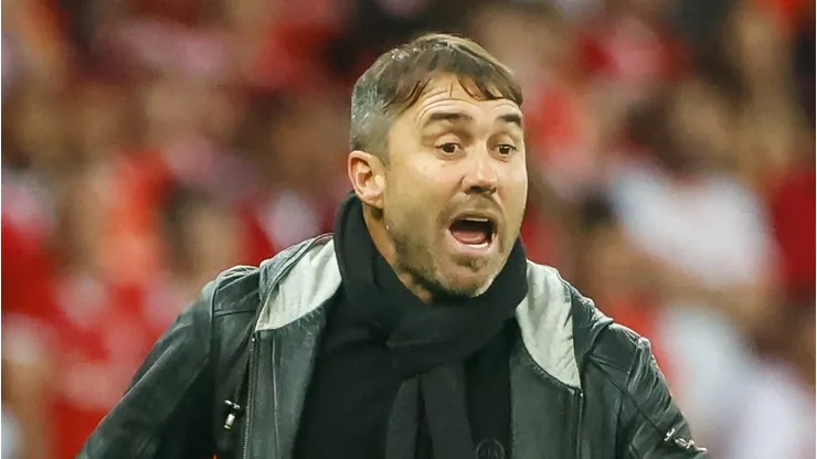 Foto: Luiz Erbes/AGIF - Eduardo Coudet jogador do Internacional durante partida contra o Fluminense no estadio Beira-Rio pelo campeonato Libertadores 2023.