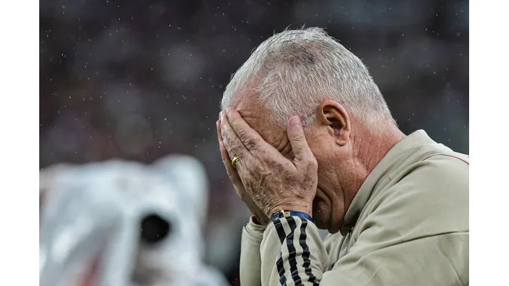 Dorival Júnior precisa encontrar soluções para resolver situação ofensiva do São Paulo - Foto: Thiago Ribeiro/AGIF