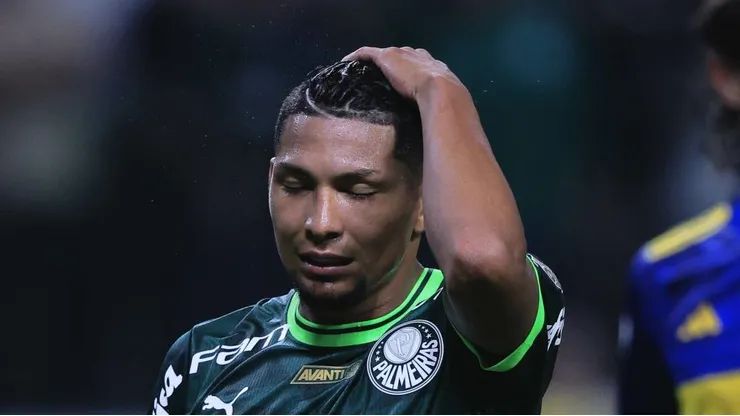 SP - SAO PAULO - 05/10/2023 - LIBERTADORES 2023, PALMEIRAS X BOCA JUNIORS - Rony jogador do Palmeiras lamenta durante partida contra o Boca Juniors no estadio Arena Allianz Parque pelo campeonato Libertadores 2023. Foto: Ettore Chiereguini/AGIF