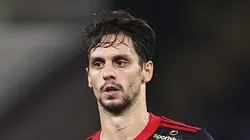 "A gente precisa..."; Torcida do Flamengo se encanta na web com atuação de Rodrigo Caio contra o Fortaleza - Photo by Buda Mendes/Getty Images