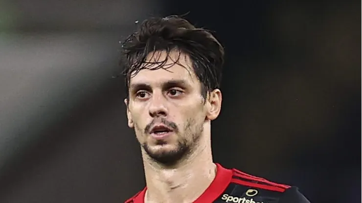 "A gente precisa..."; Torcida do Flamengo se encanta na web com atuação de Rodrigo Caio contra o Fortaleza - Photo by Buda Mendes/Getty Images