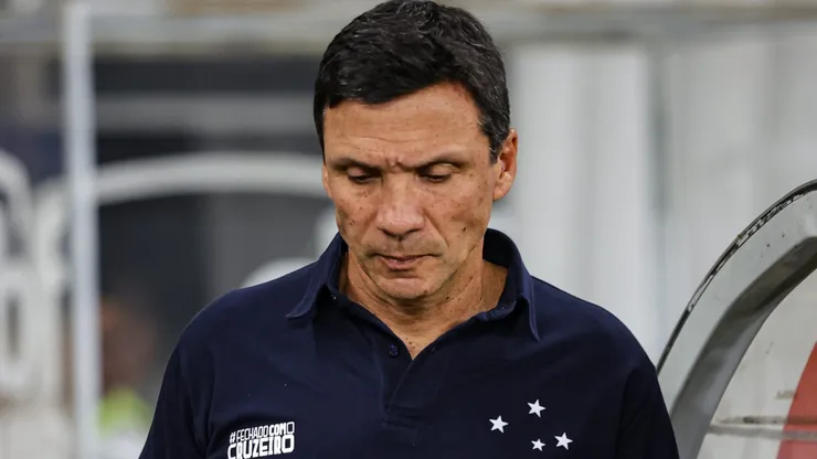 MG - BELO HORIZONTE - 19/10/2023 - BRASILEIRO A 2023, CRUZEIRO X FLAMENGO - Ze Ricardo tecnico do Cruzeiro durante partida contra o Flamengo no estadio Mineirao pelo campeonato Brasileiro A 2023. Foto: Gilson Lobo/AGIF