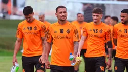 Rômulo (camisa 40) recebeu proposta de 2,5 milhões de euros na janela