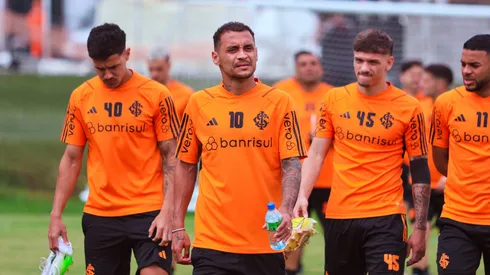 Rômulo (camisa 40) recebeu proposta de 2,5 milhões de euros na janela