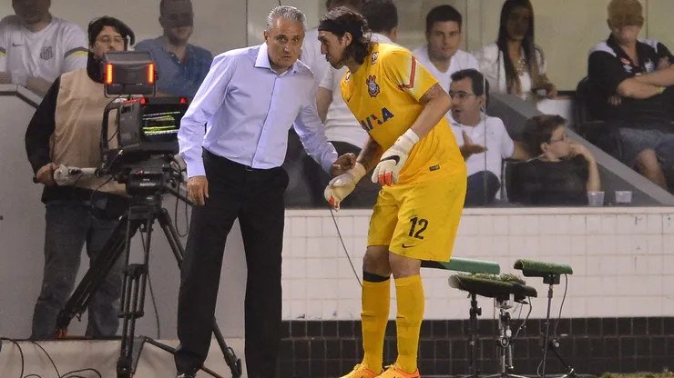 Tite e Cássio do Corinthians durante partida contra o Santos pelo Campeonato Brasileiro A 2015 na Vila Belmiro. Foto: Mauro Horita/AGIF