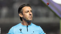 SP - SANTOS - 19/10/2023 - BRASILEIRO A 2023, SANTOS X BRAGANTINO - O arbitro Raphael Klaus durante partida entre Santos e Bragantino no estadio Vila Belmiro pelo campeonato Brasileiro A 2023. Foto: Abner Dourado/AGIF