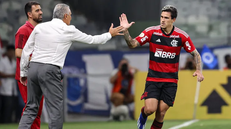 MG - BELO HORIZONTE - 19/10/2023 - BRASILEIRO A 2023, CRUZEIRO X FLAMENGO - Pedro jogador do Flamengo comemora seu gol durante partida contra o Cruzeiro no estadio Mineirao pelo campeonato Brasileiro A 2023. Foto: Gilson Lobo/AGIF