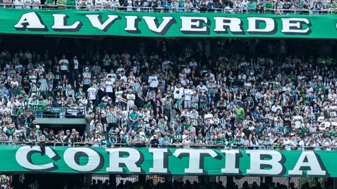 Coritiba foi multado por incidentes no Athletiba do 2° turno. Foto: Robson Mafra/AGIF