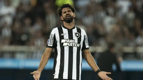 RJ - RIO DE JANEIRO - 23/08/2023 - COPA SUL-AMERICANA 2023, BOTAFOGO X DEFENSA Y JUSTICIA - Diego Costa jogador do Botafogo durante partida contra o Defensa y Justicia no estadio Engenhao pelo campeonato Copa Sul-Americana 2023. Foto: Jorge Rodrigues/AGIF