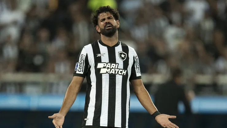 RJ - RIO DE JANEIRO - 23/08/2023 - COPA SUL-AMERICANA 2023, BOTAFOGO X DEFENSA Y JUSTICIA - Diego Costa jogador do Botafogo durante partida contra o Defensa y Justicia no estadio Engenhao pelo campeonato Copa Sul-Americana 2023. Foto: Jorge Rodrigues/AGIF
