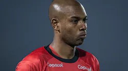 Foto: Heber Gomes/AGIF - Fernadinho: contrato com o Furacão termina em dezembro