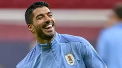 Foto: Mateus Bonomi/AGIF - Torcida do Grêmio pede ajuda de Suárez.