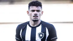 SP - SANTOS - 23/07/2023 - BRASILEIRO A 2023, SANTOS X BOTAFOGO - Tiquinho Soares jogador do Botafogo durante partida contra o Santos no estadio Vila Belmiro pelo campeonato Brasileiro A 2023. Foto: Abner Dourado/AGIF
