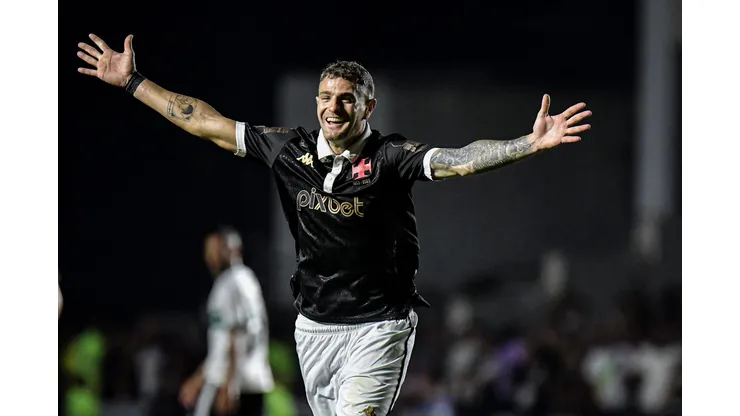 RJ - RIO DE JANEIRO - 21/09/2023 - BRASILEIRO A 2023, VASCO X CORITIBA - Vegetti jogador do Vasco comemora seu gol durante partida contra o Coritiba no estadio Sao Januario pelo campeonato Brasileiro A 2023. Foto: Thiago Ribeiro/AGIF