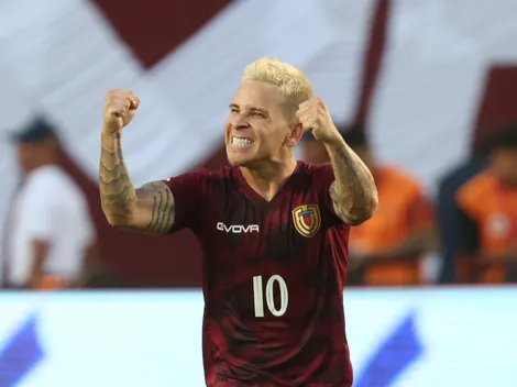 Soteldo DESTRÓI jogador do Vasco em jogo da Venezuela