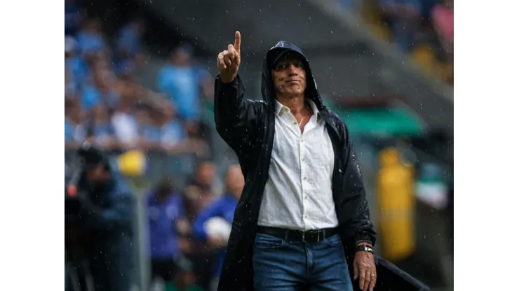 Renato Portaluppi barra meia e ele vai procurar um novo clube em 2024 - Foto: Maxi Franzoi/AGIF