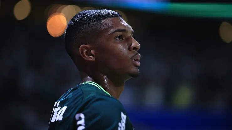 Luis Guilherme tem contrato no Palmeiras até junho de 2026 e é cobiçado por gigantes da Europa - Foto: AGIF