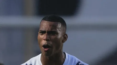 SP - SANTOS - 01/10/2023 - BRASILEIRO A 2023, SANTOS X VASCO - Jean Lucas jogador do Santos comemora seu gol durante partida contra o Vasco no estadio Vila Belmiro pelo campeonato Brasileiro A 2023. Foto: Ettore Chiereguini/AGIF