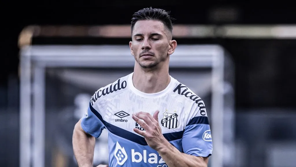 Foto: Raul Baretta/Santos - Maxi Silvera deu entrevista.