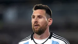 Photo by Daniel Jayo/Getty Images - Lionel Messi é citado pela torcida do São Paulo