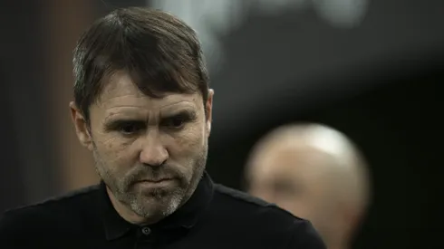 Foto: Jorge Rodrigues/AGIF - Eduardo Coudet tecnico do Internacional durante partida contra o Fluminense no estadio Maracana pelo campeonato Libertadores 2023.