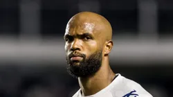 Foto: Abner Dourado/AGIF - Messias passa por aperto no Santos