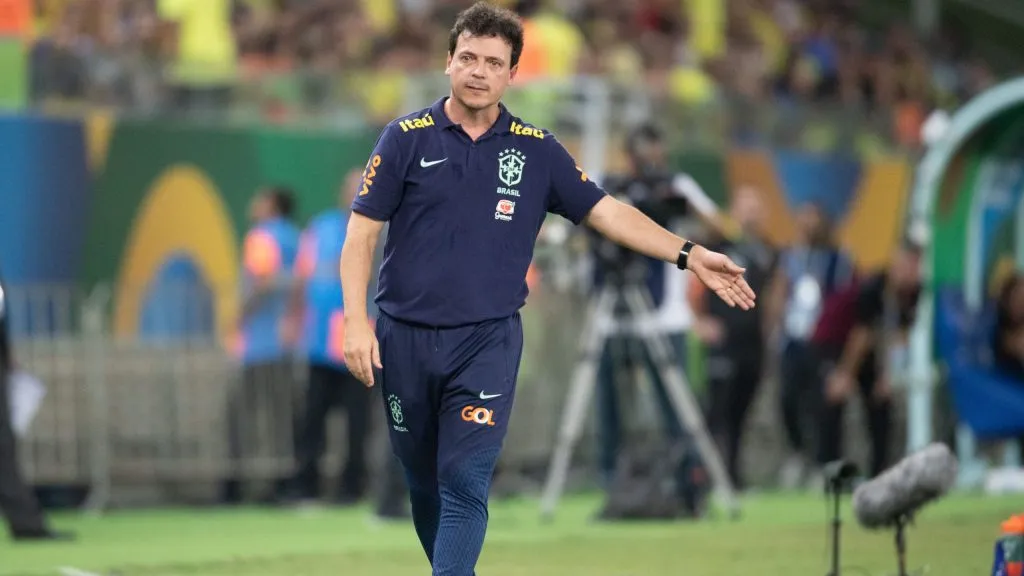 Fernando Diniz durante partida contra o Venezuela / Foto: Gil Gomes/AGIF