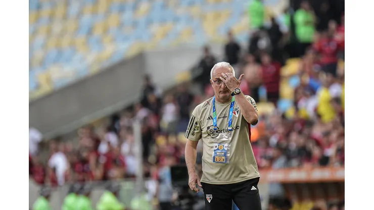 RJ - RIO DE JANEIRO - 17/09/2023 - COPA DO BRASIL 2023, FLAMENGO X SAO PAULO - Dorival Junior tecnico do Sao Paulo durante partida contra o Flamengo no estadio Maracana pelo campeonato Copa do Brasil 2023. Foto: Thiago Ribeiro/AGIF