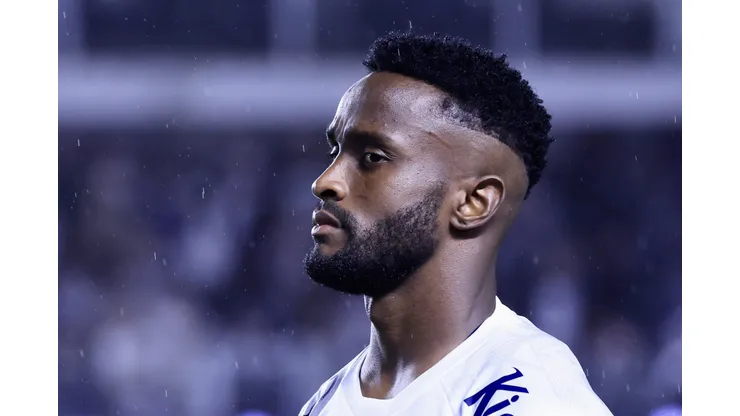 SP - SANTOS - 14/09/2023 - BRASILEIRO A 2023, SANTOS X CRUZEIRO - Mendoza jogador do Santos durante partida contra o Cruzeiro no estadio Vila Belmiro pelo campeonato Brasileiro A 2023. Foto: Marcello Zambrana/AGIF