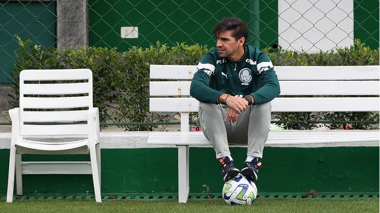 Abel Ferreira pode perder volante para o Racing. Foto: César Greco/ Palmeiras