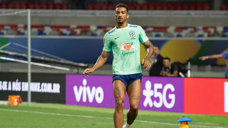 Danilo durante treino da seleção. Foto: Fernando Torres/AGIF