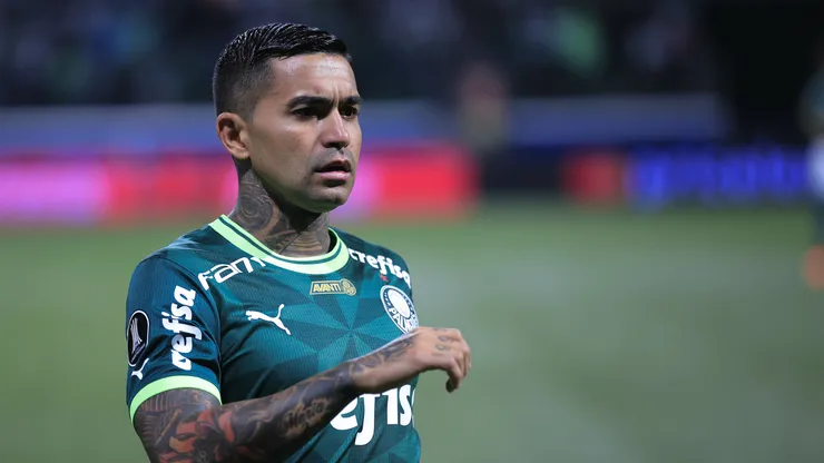 Foto: Ettore Chiereguini/AGIF - Camisa 7 trata lesão no joelho e só deve voltar em 2024