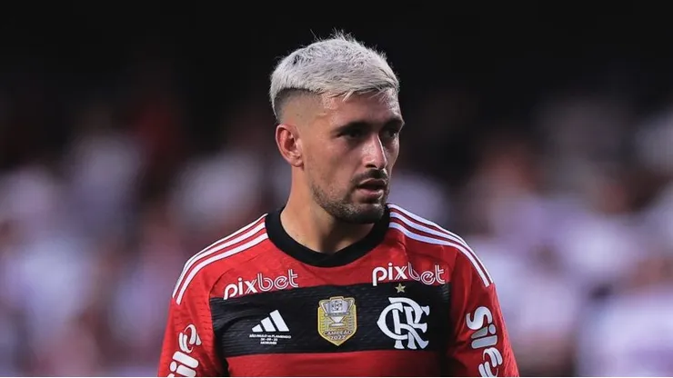 Foto: Ettore Chiereguini/AGIF - De Arrascaeta jogador do Flamengo durante partida contra o Sao Paulo no estadio Morumbi pelo campeonato Copa do Brasil 2023.