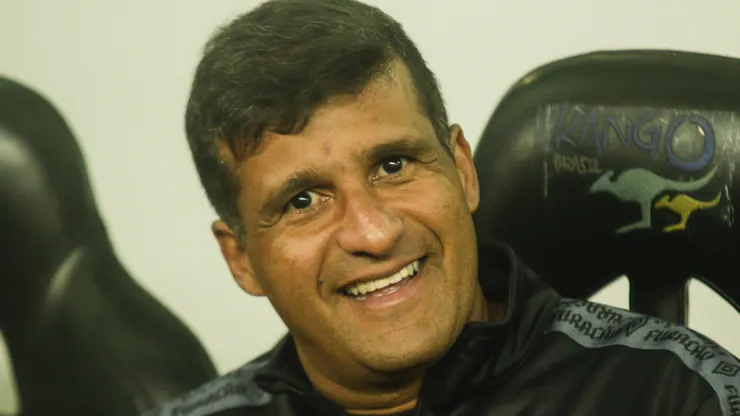 Foto: Gabriel Machado/AGIF - PR - CURITIBA - 08/10/2023 - BRASILEIRO A 2023, ATHLETICO-PR X BRAGANTINO - Wesley Caravalho tecnico do Athletico-PR durante partida contra o Bragantino no estadio Arena da Baixada pelo campeonato Brasileiro A 2023. Foto: Gabriel Machado/AGIF