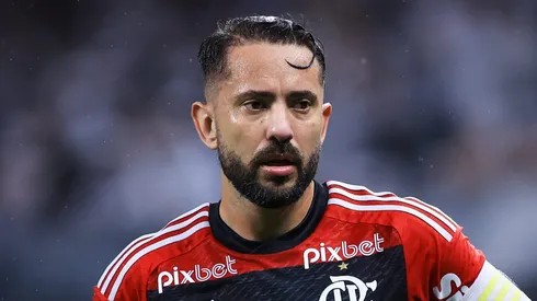 Foto: Marcello Zambrana/AGIF - Everton Ribeiro jogador do Flamengo durante partida contra o Corinthians no estadio Arena Corinthians pelo campeonato Brasileiro A 2023.