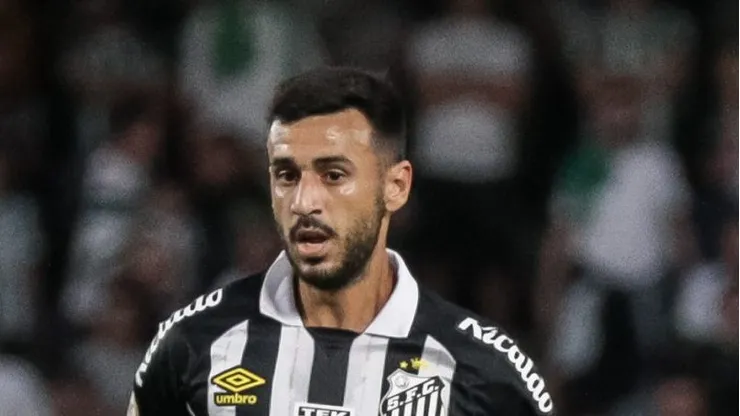 PR - CURITIBA - 10/06/2023 - BRASILEIRO A 2023, CORITIBA X SANTOS - Camacho jogador do Santos durante partida contra o Coritiba no estadio Couto Pereira pelo campeonato BRASILEIRO A 2023. Foto: Robson Mafra/AGIF