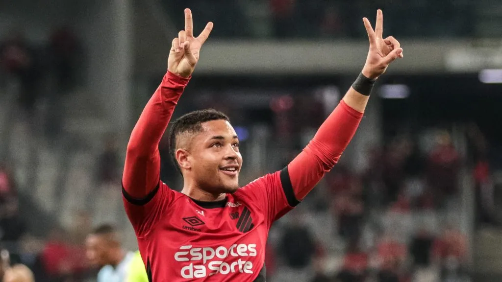 Vitor Roque, jogador do Athletico-PR -Foto: Robson Mafra/AGIF – Vitor Roque artilheiro do Athletico - PR