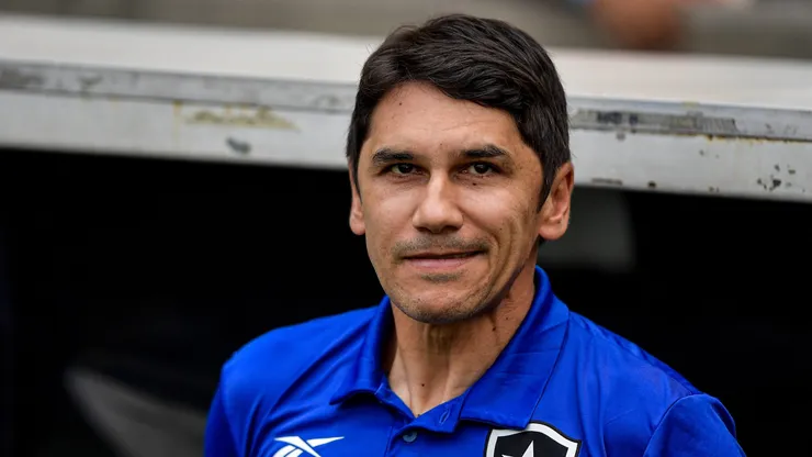 RJ - RIO DE JANEIRO - 08/10/2023 - BRASILEIRO A 2023, FLUMINENSE X BOTAFOGO - Lucio Flavio tecnico do Botafogo durante partida contra o Fluminense no estadio Maracana pelo campeonato Brasileiro A 2023. Foto: Thiago Ribeiro/AGIF
