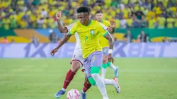 MT - CUIABA - 12/10/2023 - ELIMINATORIAS COPA DO MUNDO 2026, BRASIL X VENEZUELA - Vinicius Junior jogador do Brasil durante partida contra o Venezuela no estadio Arena Pantanal pelo campeonato Eliminatorias Copa Do Mundo 2026. Foto: Fernando Teramatsu/AGIF
